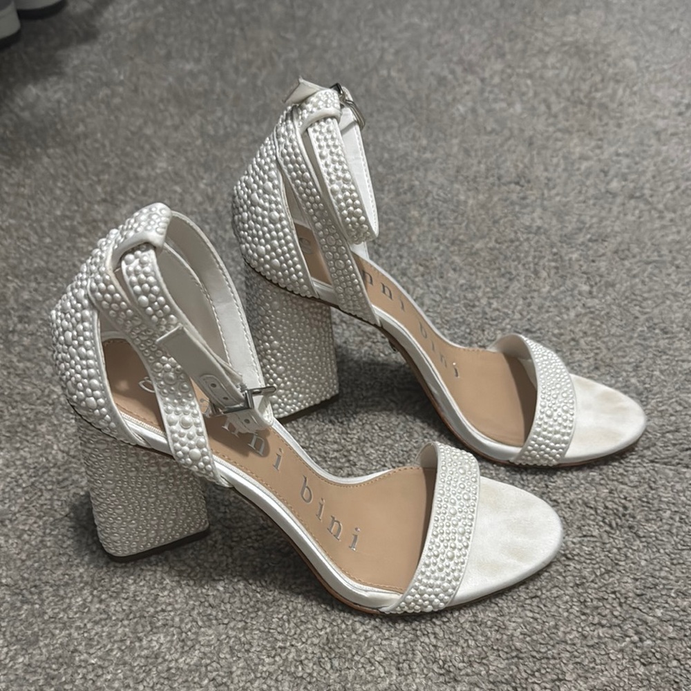Gianni Bini White Heels with Chunky Block Heel